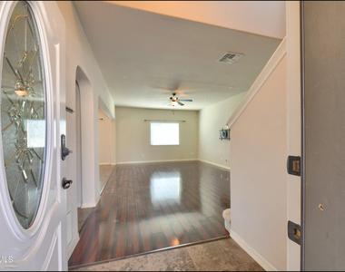 7528 Wolf Creek Drive - Photo Thumbnail 5