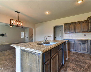 7528 Wolf Creek Drive - Photo Thumbnail 15