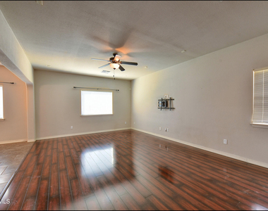 7528 Wolf Creek Drive - Photo Thumbnail 6