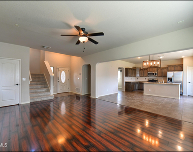 7528 Wolf Creek Drive - Photo Thumbnail 8