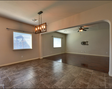 7528 Wolf Creek Drive - Photo Thumbnail 12