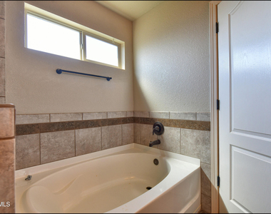 7528 Wolf Creek Drive - Photo Thumbnail 28