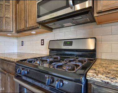 7528 Wolf Creek Drive - Photo Thumbnail 19