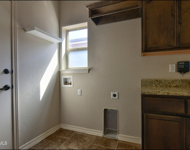 7528 Wolf Creek Drive - Photo Thumbnail 35