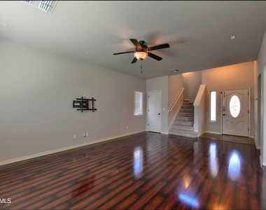 7528 Wolf Creek Drive - Photo Thumbnail 9