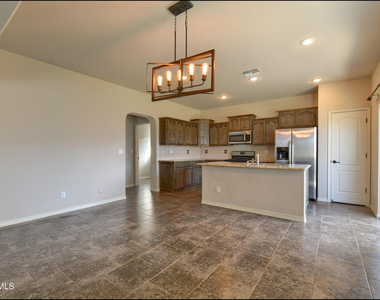7528 Wolf Creek Drive - Photo Thumbnail 10