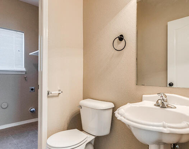 13163 Kestrel Avenue - Photo Thumbnail 11