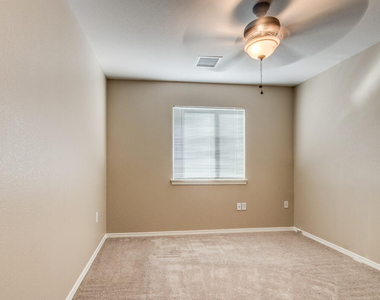 13163 Kestrel Avenue - Photo Thumbnail 16