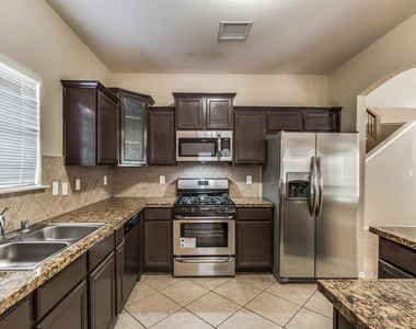 13163 Kestrel Avenue - Photo Thumbnail 7