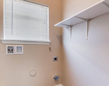 13163 Kestrel Avenue - Photo Thumbnail 12
