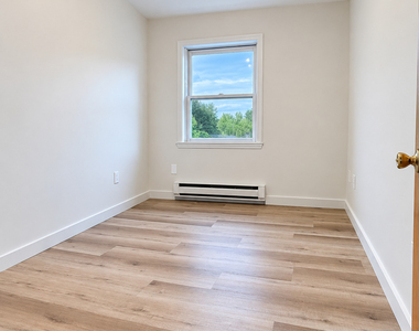 31-33 Railroad Street - Photo Thumbnail 9