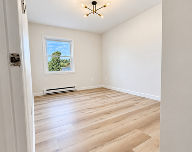 31-33 Railroad Street - Photo Thumbnail 8