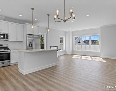348 Halley Avenue - Photo Thumbnail 8