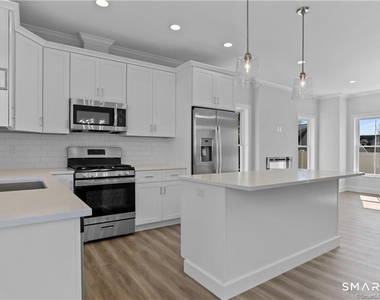 348 Halley Avenue - Photo Thumbnail 9