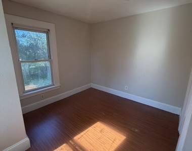 171 S Riverside Avenue - Photo Thumbnail 11