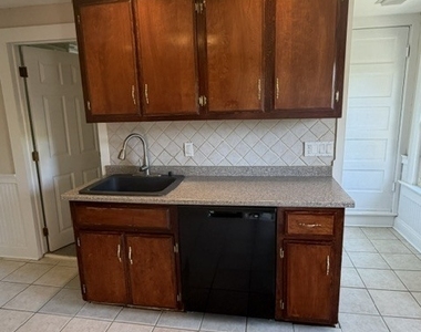 171 S Riverside Avenue - Photo Thumbnail 2