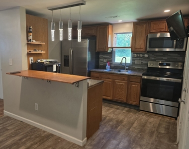 684 Main Street - Photo Thumbnail 10