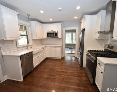 880 South Quaker Lane - Photo Thumbnail 6