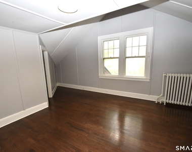 880 South Quaker Lane - Photo Thumbnail 8