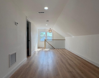 350 Roger Williams Road - Photo Thumbnail 12