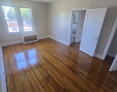 9 Evergreen Avenue - Photo Thumbnail 2