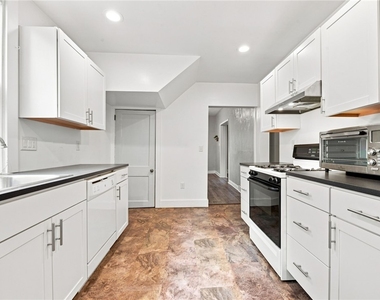 1521 Rockland Ave - Photo Thumbnail 3