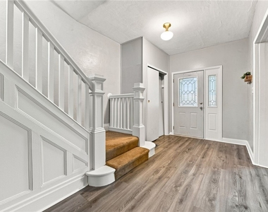 1521 Rockland Ave - Photo Thumbnail 2