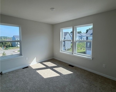 769 Olivia St - Photo Thumbnail 15