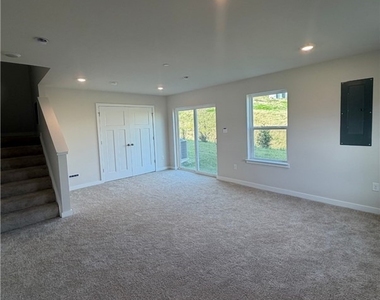 769 Olivia St - Photo Thumbnail 8