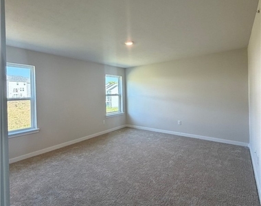 769 Olivia St - Photo Thumbnail 11