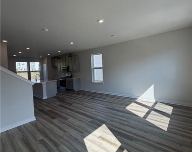 769 Olivia St - Photo Thumbnail 4