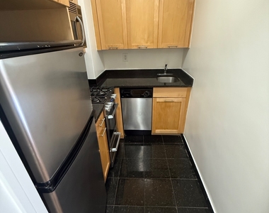 236 East 36th Street - Photo Thumbnail 5