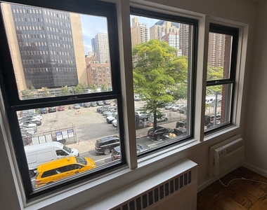 236 East 36th Street - Photo Thumbnail 3