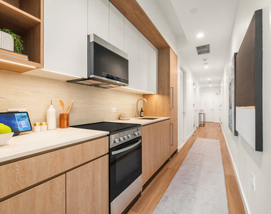 180 Pearl Street - Photo Thumbnail 2