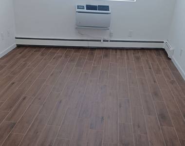 18-27 27th Avenue - Photo Thumbnail 2