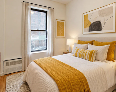 East 65th Street - Photo Thumbnail 2