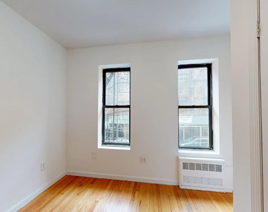 East 65th Street - Photo Thumbnail 4