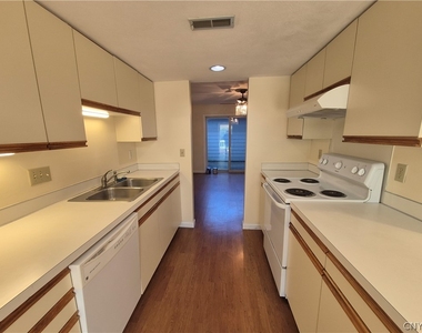 435 Summerhaven Drive - Photo Thumbnail 5