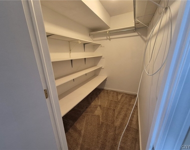 435 Summerhaven Drive - Photo Thumbnail 17