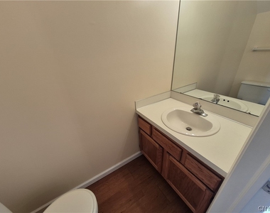 435 Summerhaven Drive - Photo Thumbnail 8