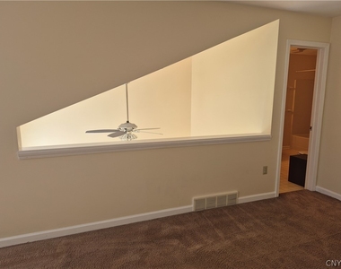 435 Summerhaven Drive - Photo Thumbnail 12