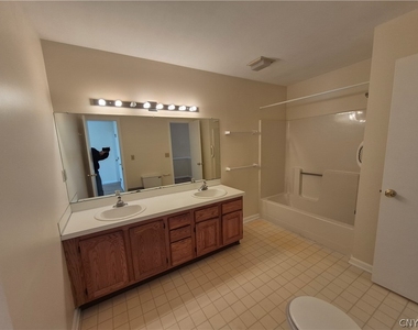 435 Summerhaven Drive - Photo Thumbnail 18