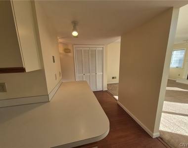435 Summerhaven Drive - Photo Thumbnail 6