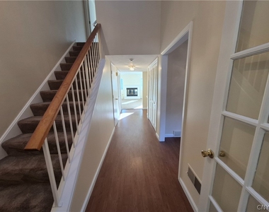 435 Summerhaven Drive - Photo Thumbnail 10