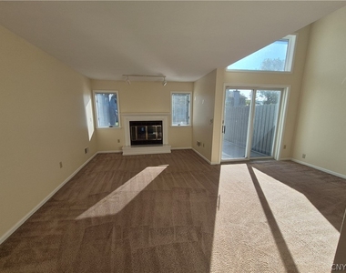 435 Summerhaven Drive - Photo Thumbnail 9