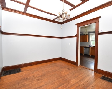 1146 Academy Street - Photo Thumbnail 5