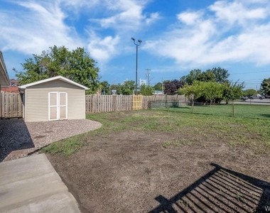 28 Mead St. - Upper Unit - Photo Thumbnail 5