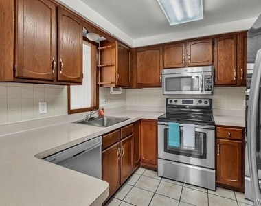 28 Mead St. - Upper Unit - Photo Thumbnail 17
