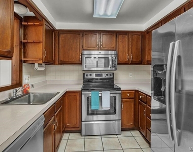 28 Mead St. - Upper Unit - Photo Thumbnail 15