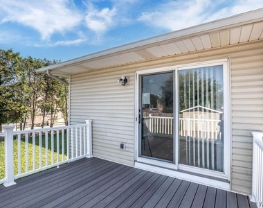 28 Mead St. - Upper Unit - Photo Thumbnail 14